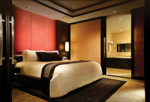 Low_BTTHBK_25559156_Grand Club Suite Bedroom